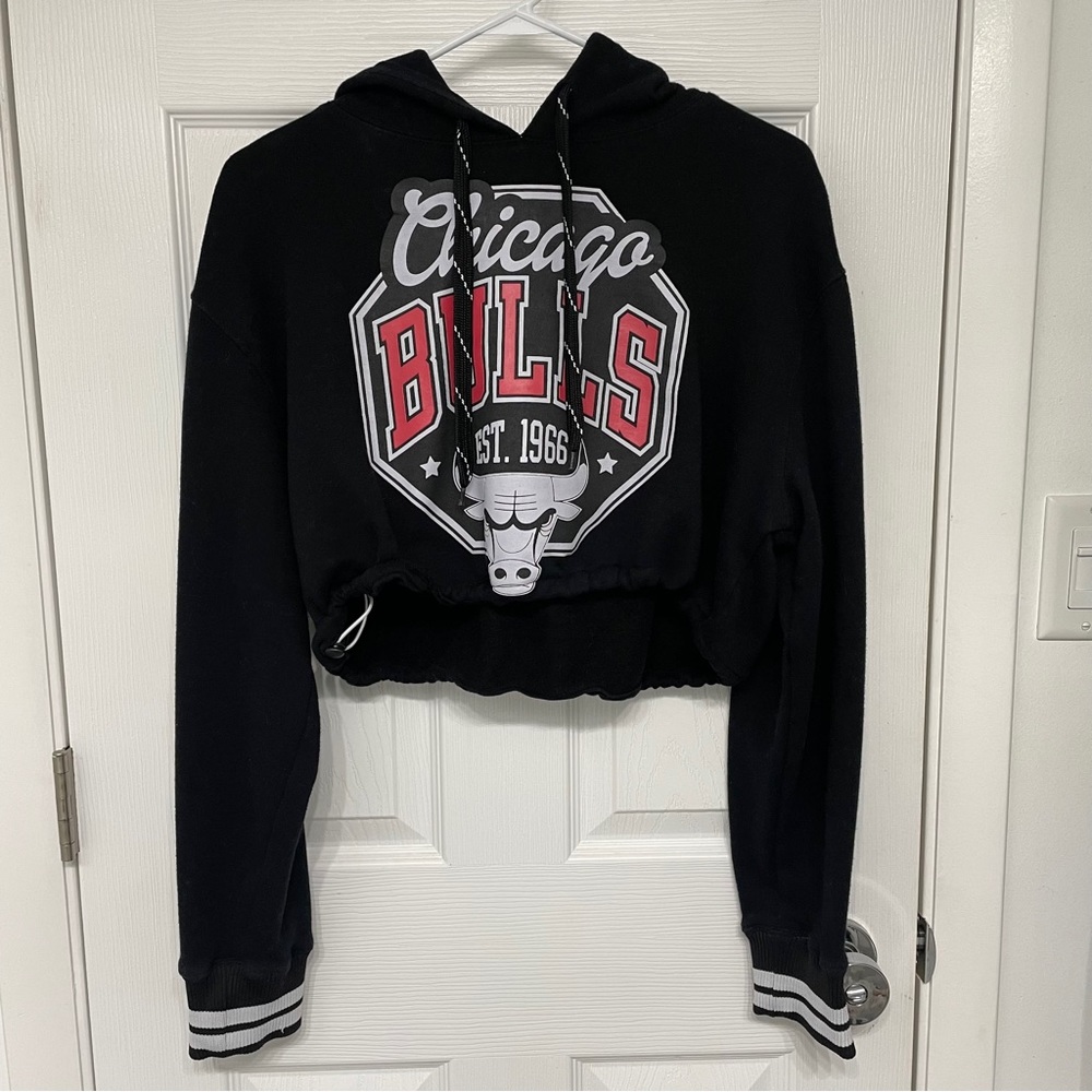 VINTAGE CROPPED BULLS NBA HOODIE